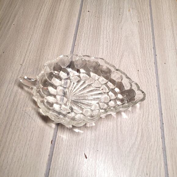 Vintage Grape Cluster Clear Glass Candy Nut Bowls Dishe Catch All Jewelry Keys - Picture 1 of 10